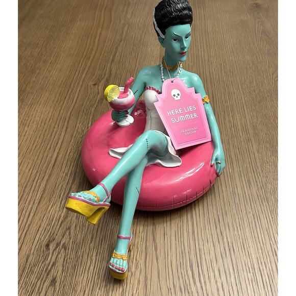 HERE LIES SUMMER Bride Of Frankenstein On A Pink Float Halloween SUMMERWEEN 2025 - Picture 5 of 9